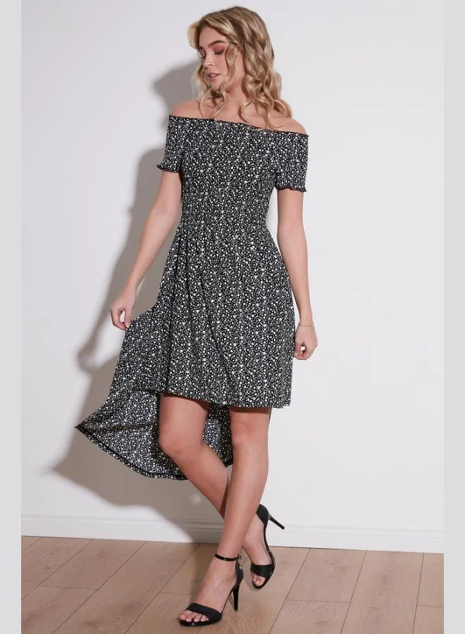 ليلا فستان كارمن نسائي بياقة قصيرة من الأمام وطويلة من الخلف بنقشة الزهور