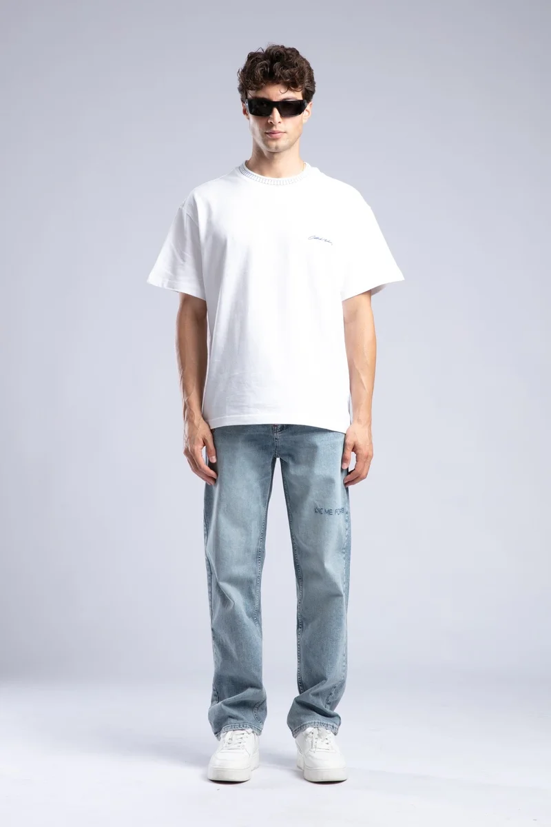 كاتش بنطلون جينز مطرز بقصة مستقيمة