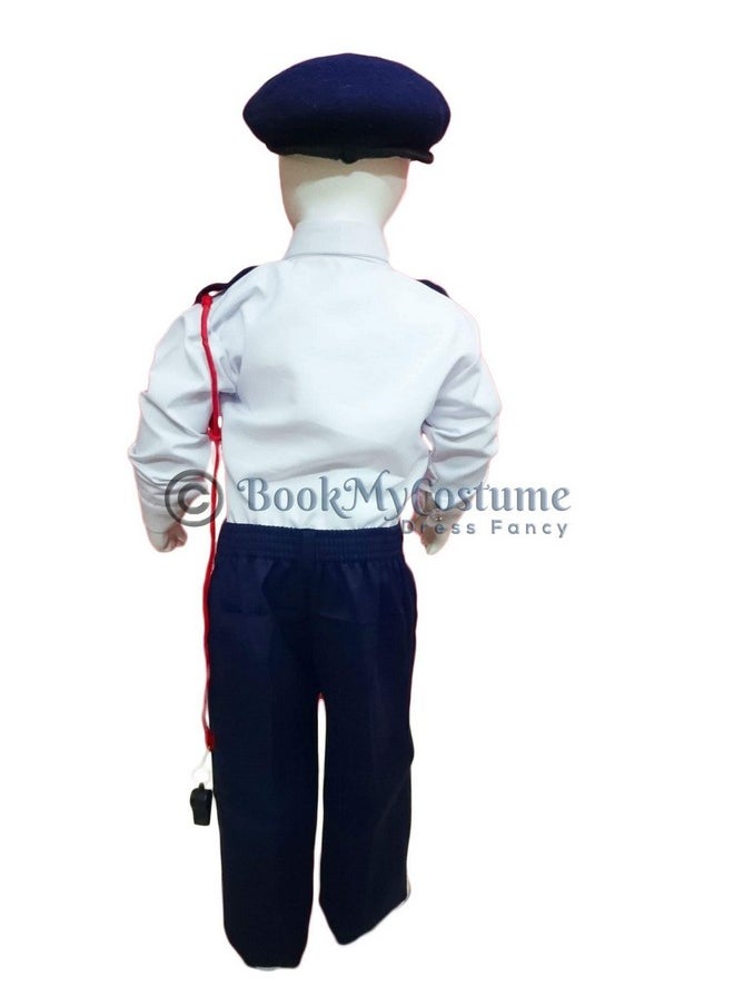 بوك ماي كوستيوم - زي تنكري لشرطي المرور مع قبعة وصفارة من BookMyCostume - أزرق/أبيض، مناسب للأطفال من عمر 5 إلى 6 سنوات - Image 1