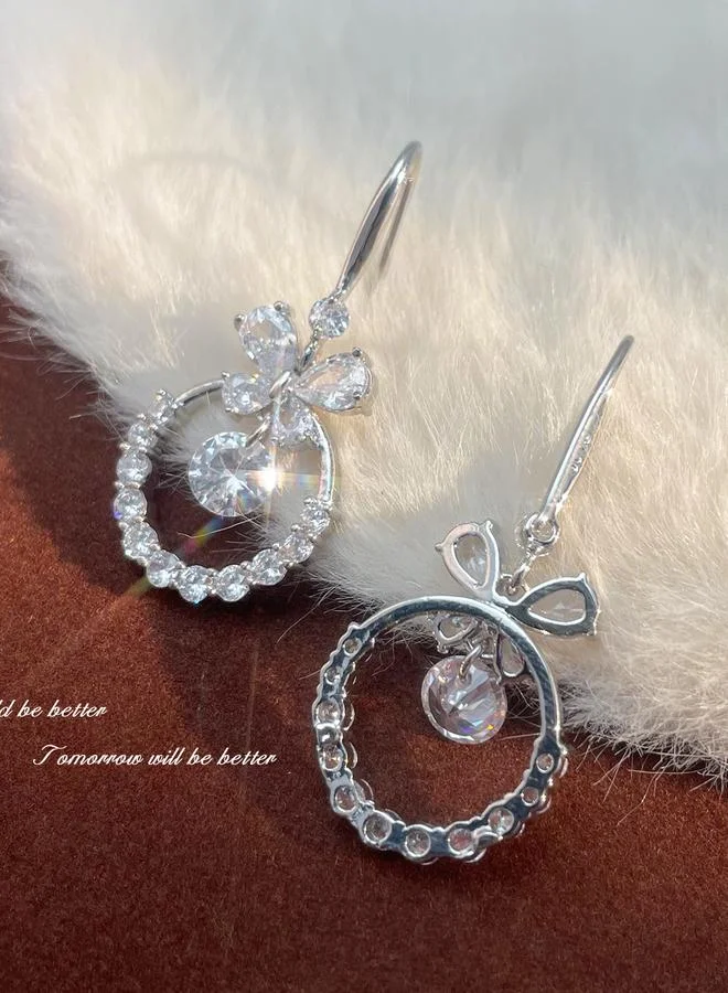 تايك تو أقراط دائرية مزينة بفراشة