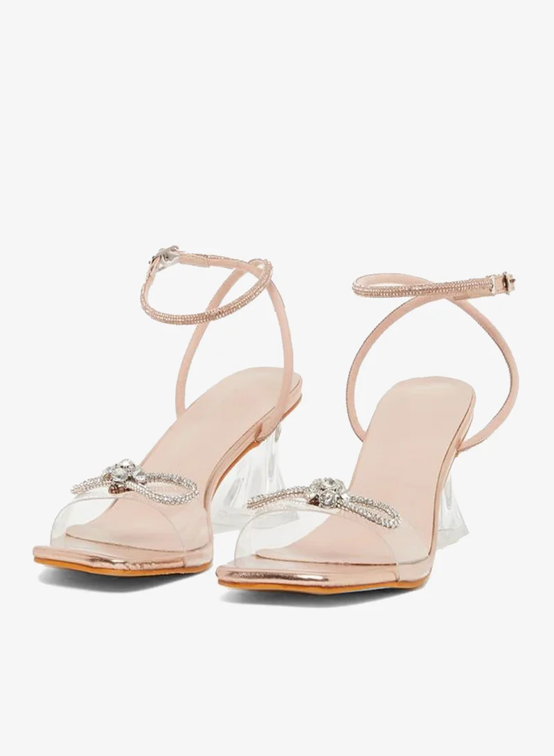 تايك تو صنادل بكعب شفاف مزينة من ستايلي