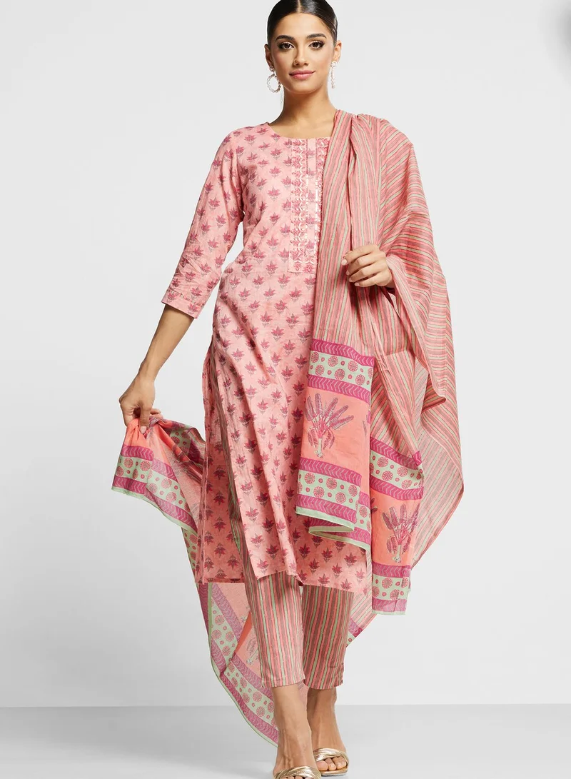indya Embroidered Printed Kurti & Pants Set