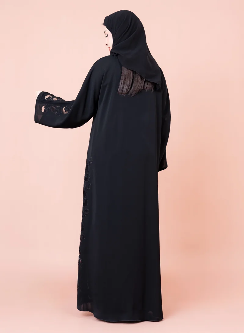 اكسا عباية زهور مطرزة AIK056 اسود