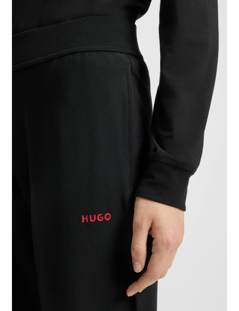 هوجو بنطلون رياضي بطبعة شعار من المودال القطني المطاطي