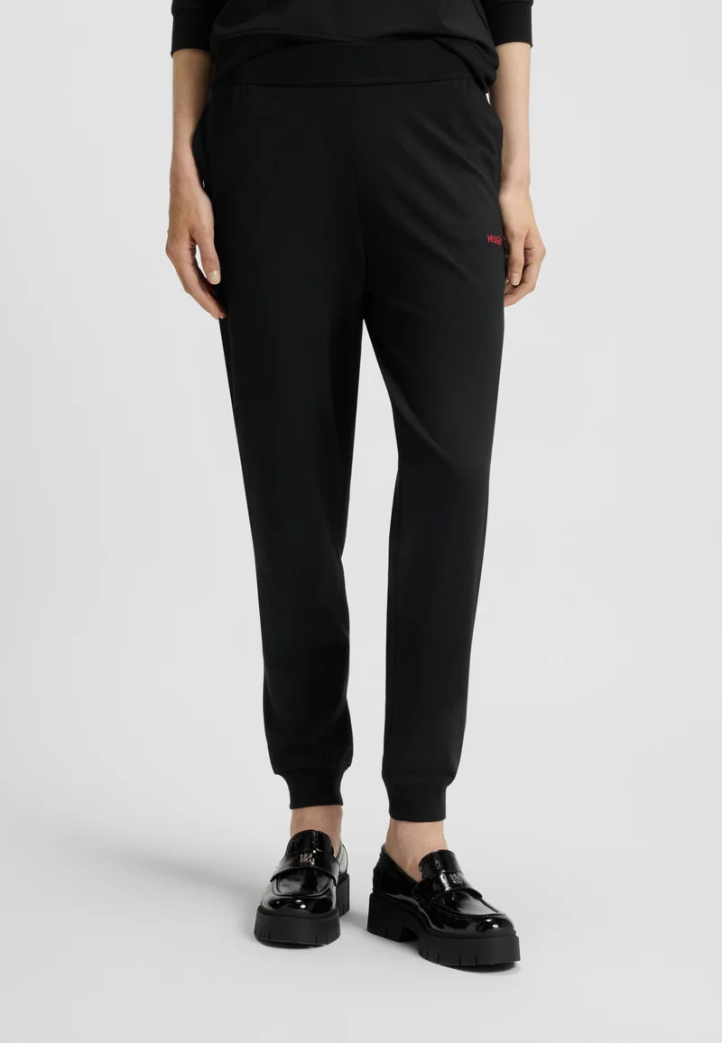 هوجو بنطلون رياضي بطبعة شعار من المودال القطني المطاطي