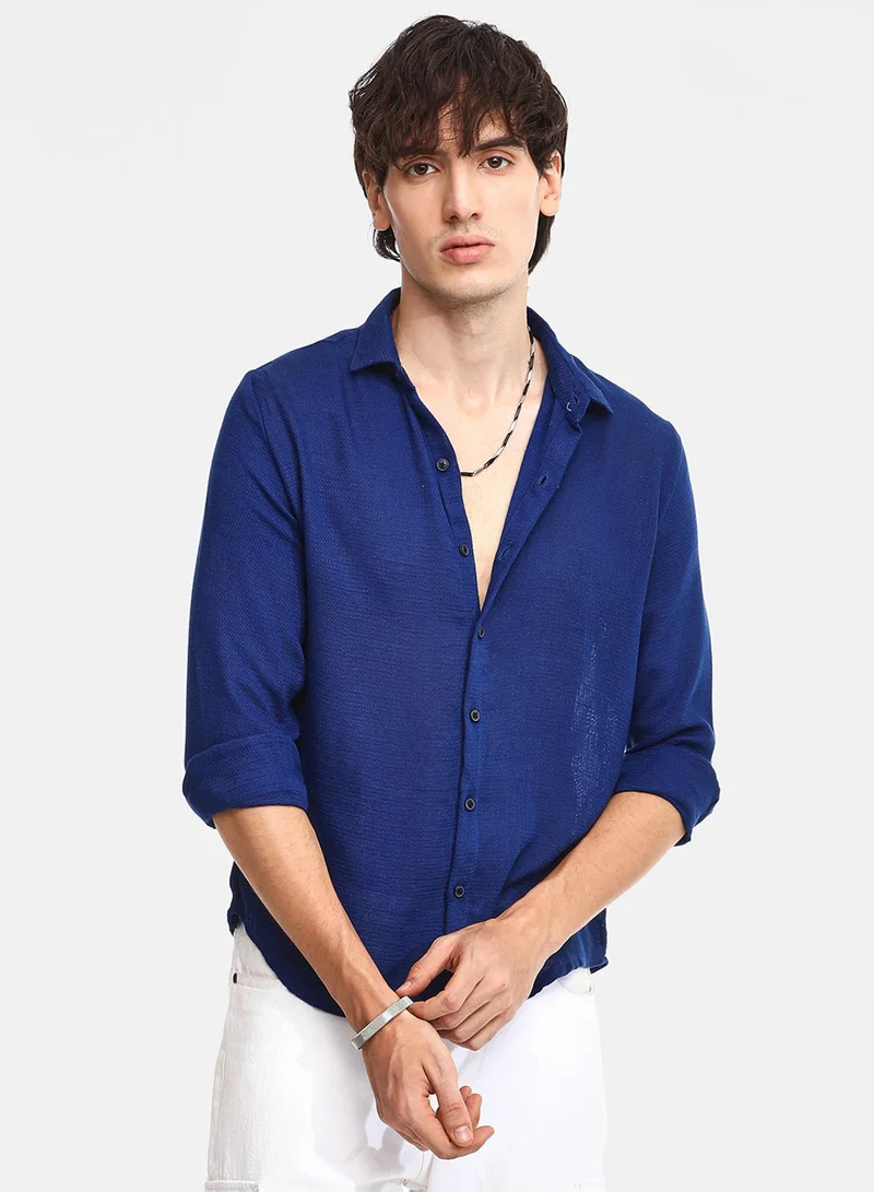 Campus Sutra Men's Indigo Blue Solid Woven Shirt For Casual Wear | Spread Collar | Long Sleeve | Button Closure | Shirt Crafted With Comfort Fit For Everyday Wear