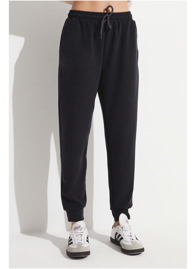 June Women Modal Blend Relaxed Fit Basic Jogger Sweatpant Black - pzsku/Z5D72E0BC0D190B13742EZ/45/_/1724671526/3025f344-939a-46c6-b7db-7d4ce14aa9f6