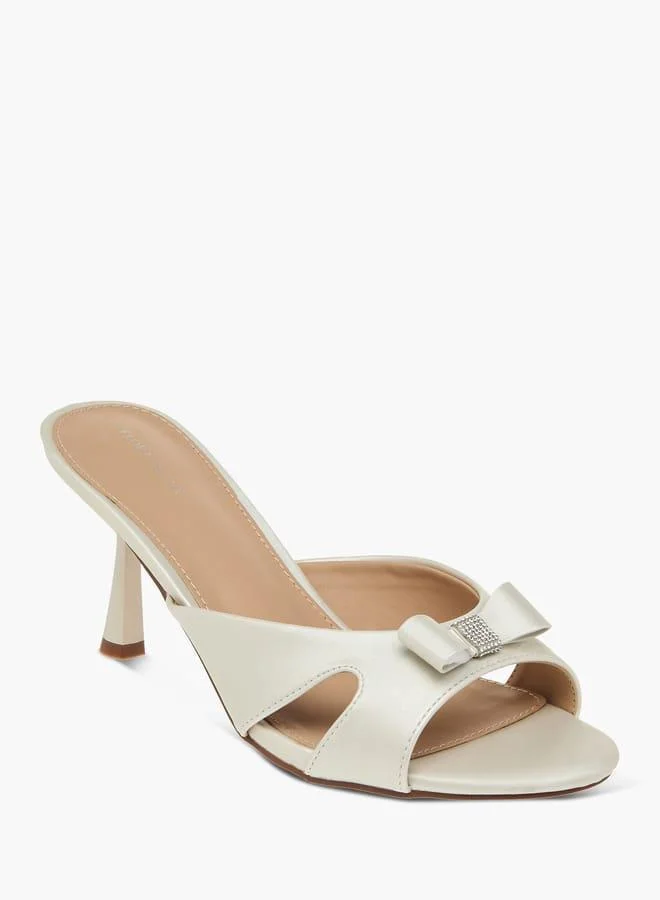 فلورا بيلا من شو إكسبرس صنادل نسائية بكعب ستيليتو وزينة فيونكة سهلة الارتداء