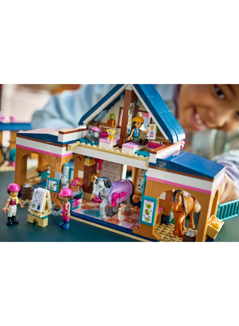 ليغو لعبة اسطبل الخيول وأكاديمية ركوب الخيل من ليغو® فريندز - 3 دمى صغيرة، حصانان وقطة وجرو - 42688 - Image 5