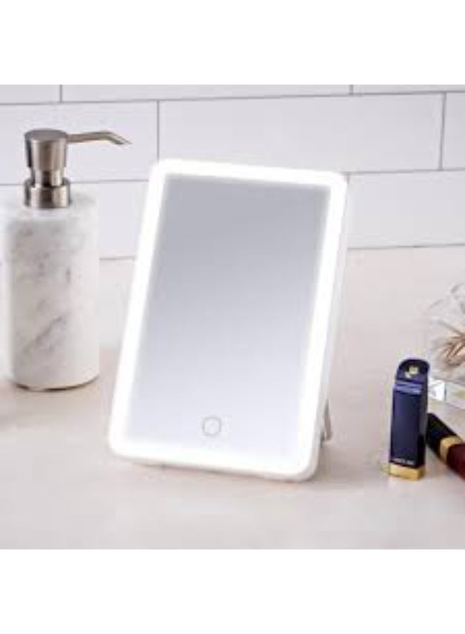 مرآة مكياج بإضاءة LED - استخدمي هذه المرآة المزودة بإضاءة LED مدمجة لتسهيل وضع المكياج أثناء السفر، وذلك لروتين جمالك اليومي. قد يختلف اللون قليلاً. - Image 2