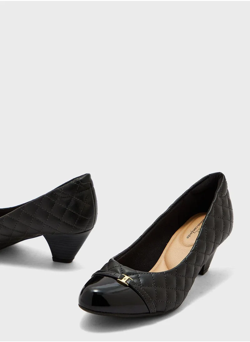 MODARE Scarlet Pointed Toe Low-Heel Pumps