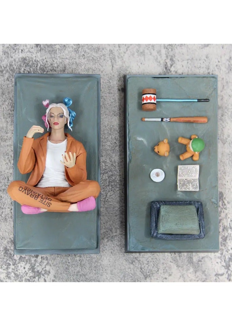 DC Seated Harley Quinn Action Figure - Image 5