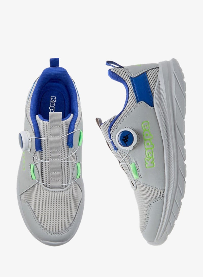 كابا أحذية رياضية للأولاد بتفاصيل شعار وإغلاق بمشبك دوار - Image 3