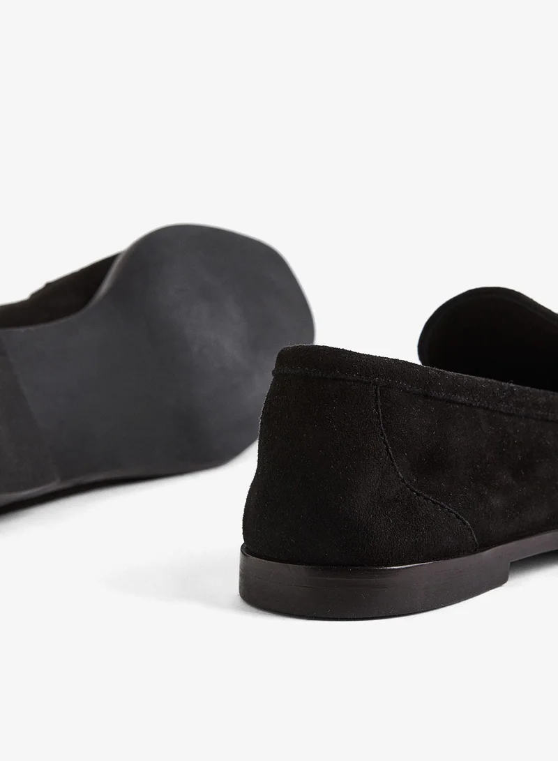 اتش اند ام أحذية لوفر