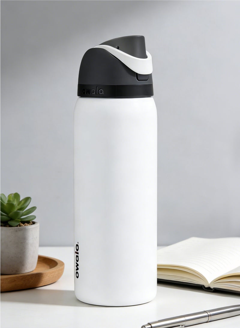 زجاجة مياه معزولة من الفولاذ المقاوم للصدأ من FreeSip مع شفاطة للرياضة والسفر والمدرسة، زجاجة مياه رياضية خالية من مادة BPA (بيضاء، 32 أونصة) - Image 1