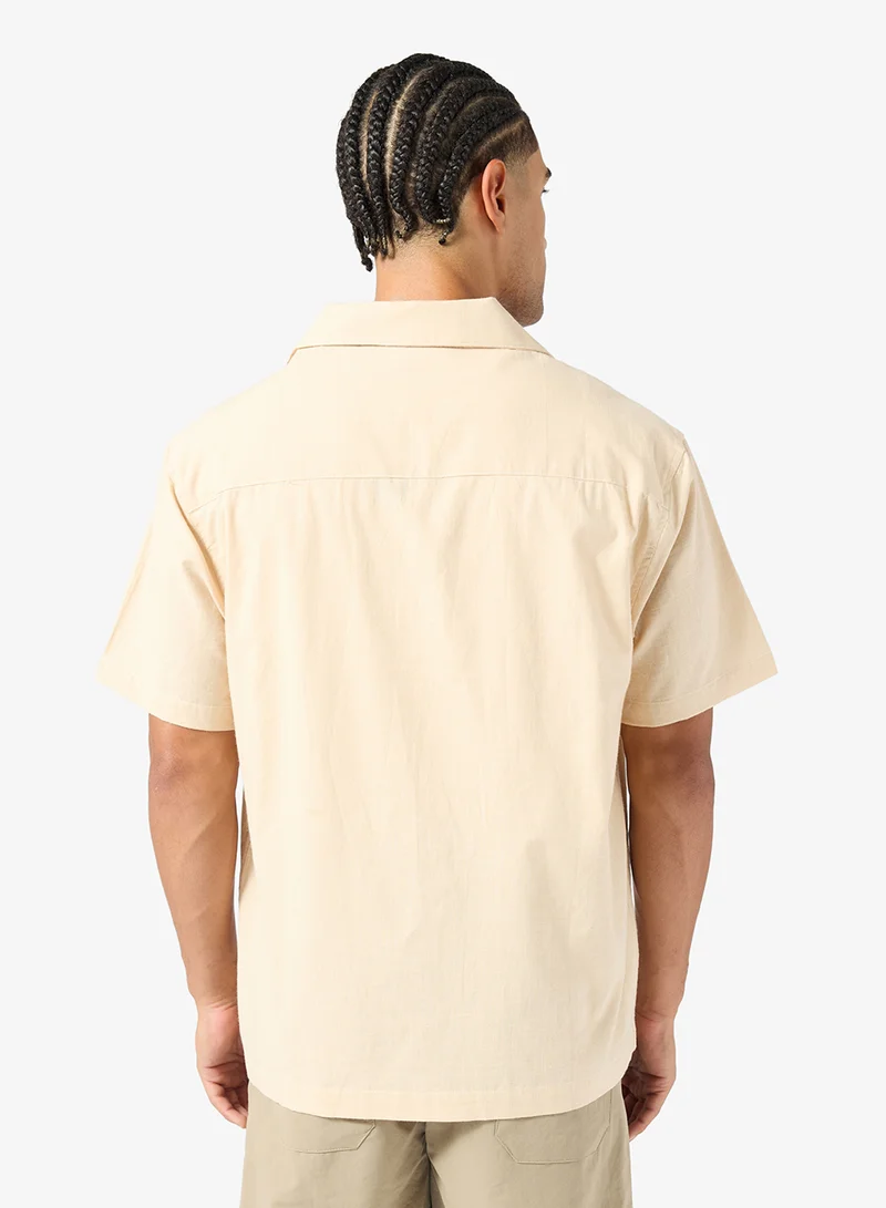 سفنتي فايف قميص بقصة كلاسيكية