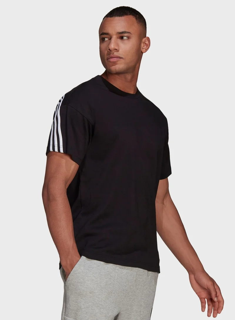 adidas تيشيرت بخطوط الماركة