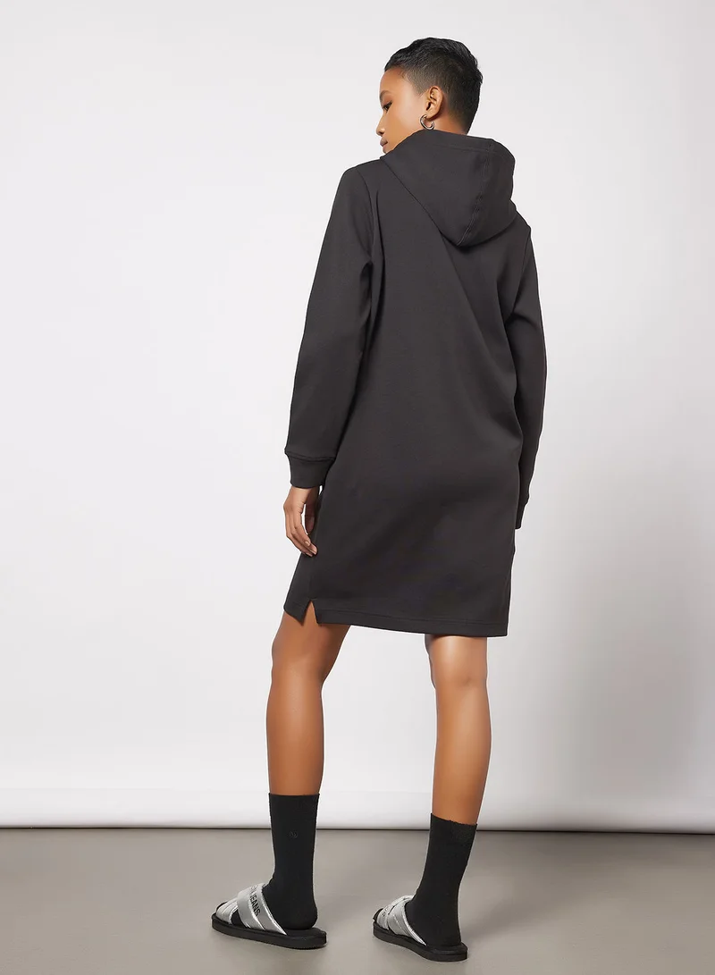 كالفن كلاين فستان قصير بغطاء للرأس