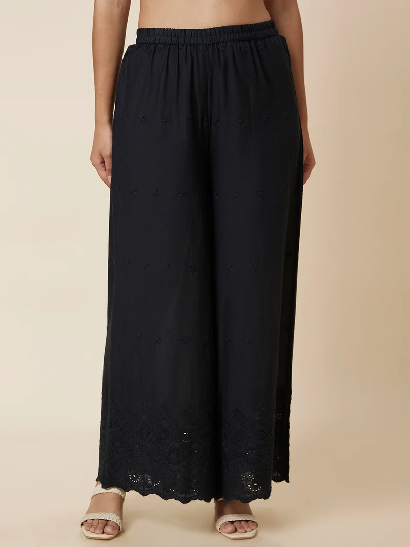 جلو باص Globus Women Black Ethnic Motifs Embroidered Flared Pure Cotton Ethnic Palazzos