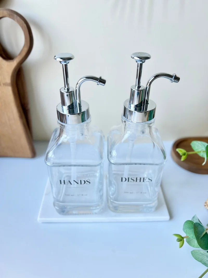 موتوجو Silver Cap Crystal Glass Bottle Set (Marble Base, 4 Water Resistant Labels - Dishes, Hands, Soap, Lotion)