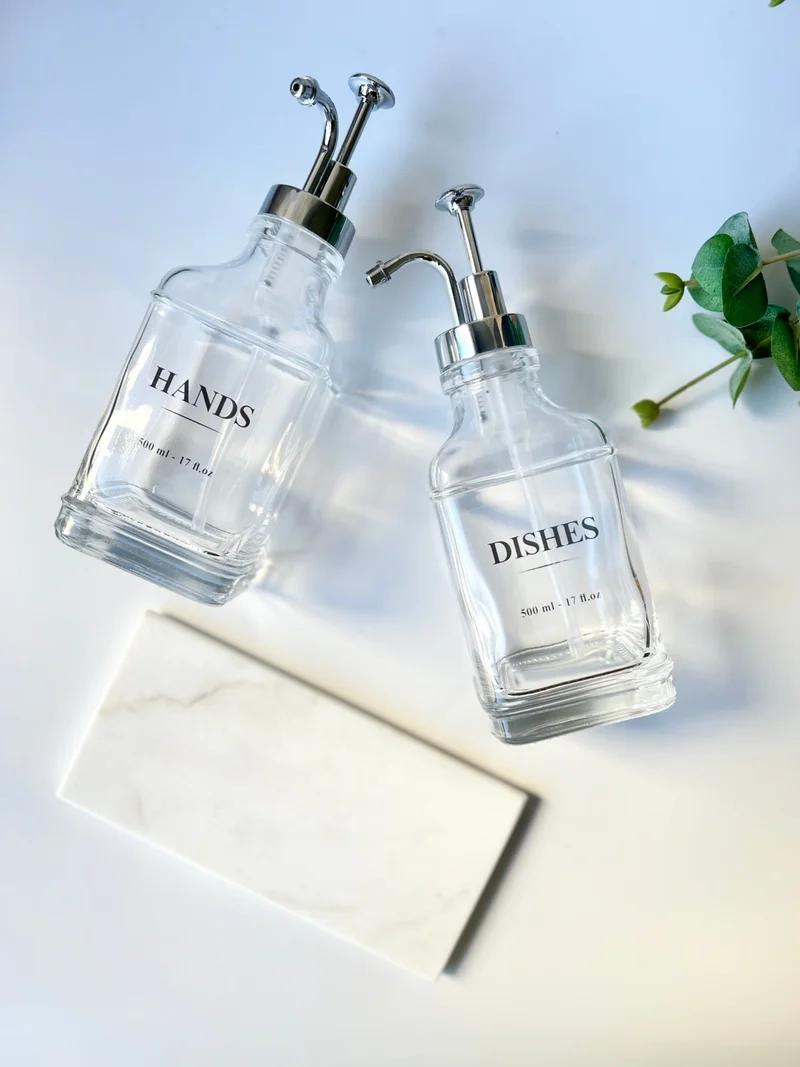 موتوجو Silver Cap Crystal Glass Bottle Set (Marble Base, 4 Water Resistant Labels - Dishes, Hands, Soap, Lotion)
