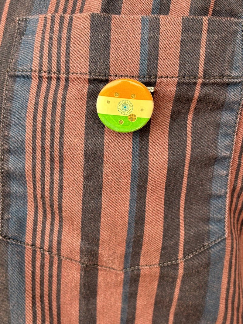 Salvus APP SOLUTIONS Round Tricolor Flag Brooch – Metal Lapel Pin Badge for Republic Day & Independence Day | Wear on Shirt, T-Shirt, Saree & Coat | Set of 2 (1x1 Inch, Multicolor) - Image 4