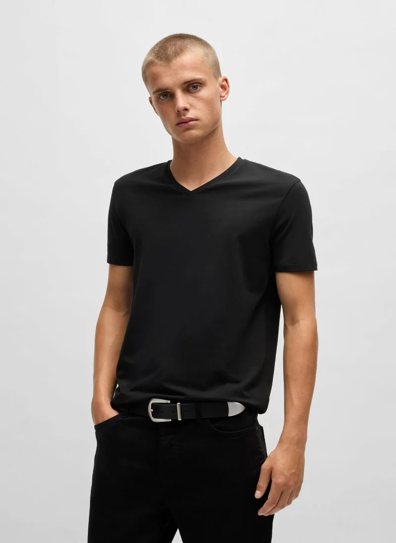 هوجو طقم من قطعتين من تيشيرتات بياقة على شكل حرف  من القطن المطاطي