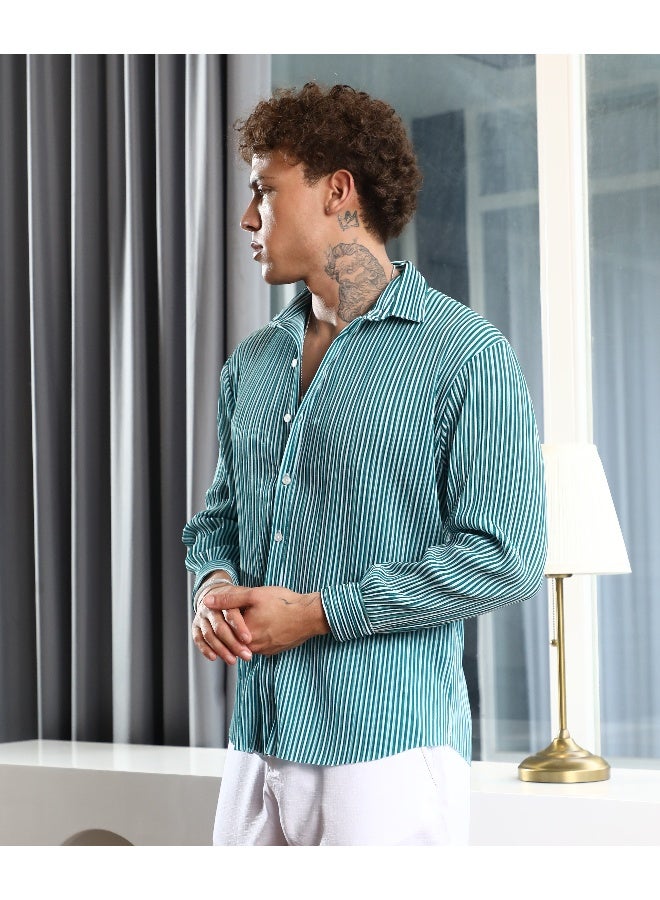 Campus Sutra Men's Forest Green & Powder White Pleat-Creased Shirt For Casual Wear | Spread Collar | Long Sleeve | Button Closure | Shirt Crafted With Comfort Fit For Everyday Wear - Image 5