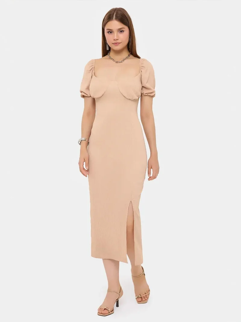 زوبعة فستان ميدي بياقة قلب وأكمام منفوشة وفتحة جانبية