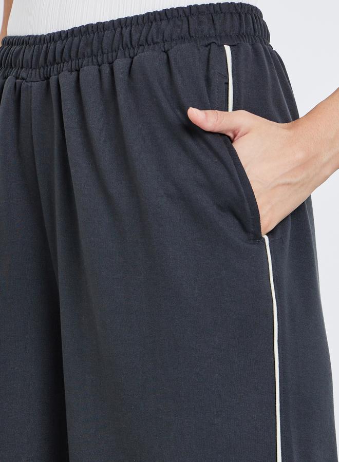 Styli Women Charcoal Wide Leg Joggers with Contrast Piping Detail - Image 4