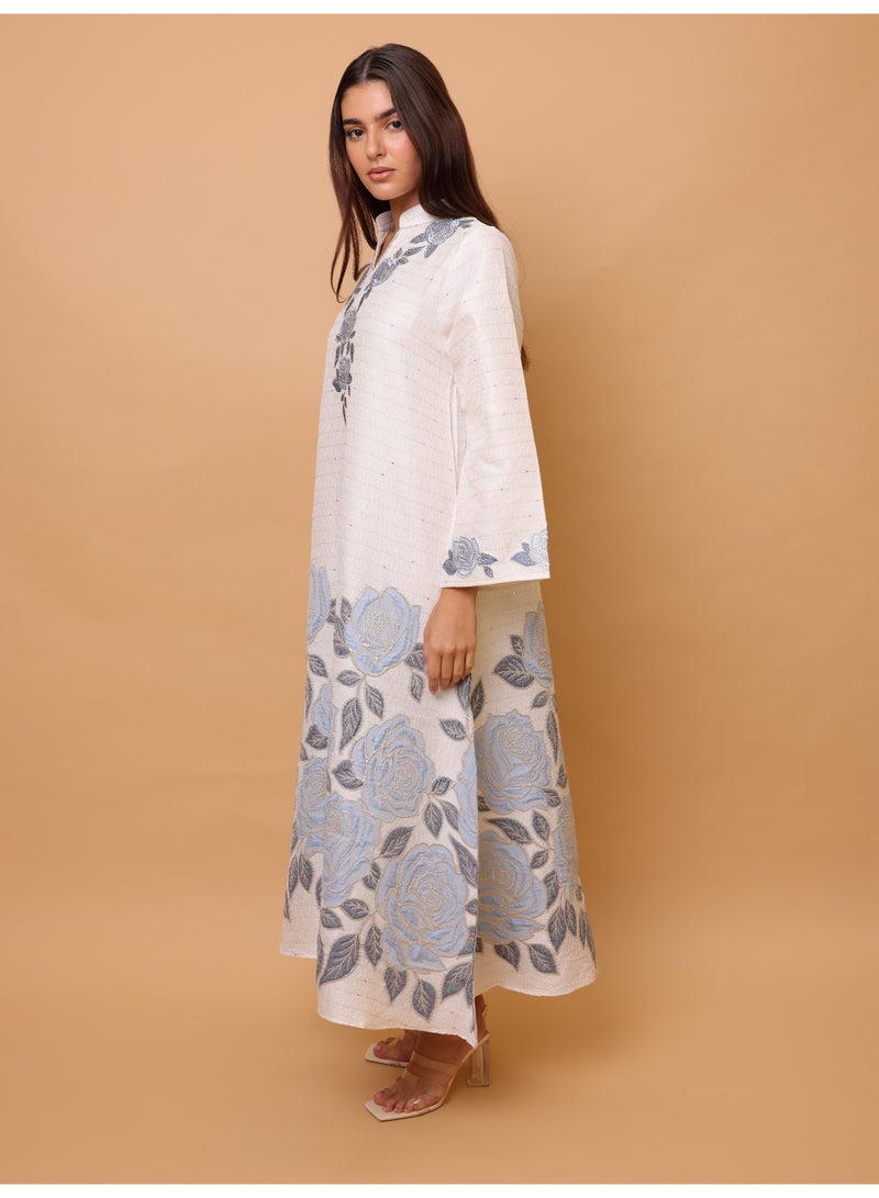 اكسا جلابية بتصميم جميل وطبعات زهور كبيرة IK6023 ازرق - Image 3