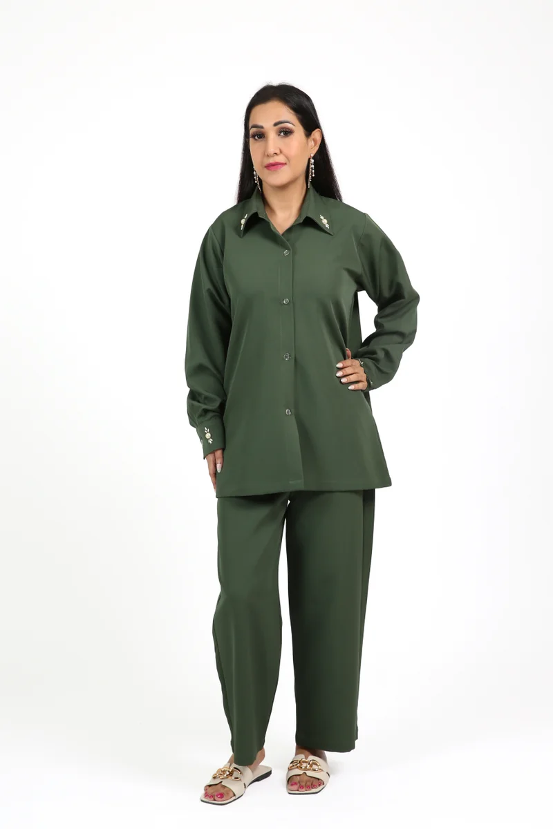 نيكياس طقم باربي قماش أخضر نيكيا مطرز باللؤلؤ على الياقة والأكمام