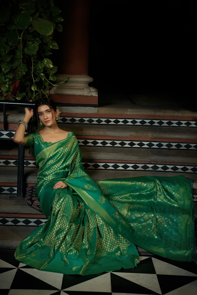 Vardha Women's Kanjivaram Silk Saree With Blouse Piece, Zari Woven Green Sari Anamika Silk, 400 - Image 4