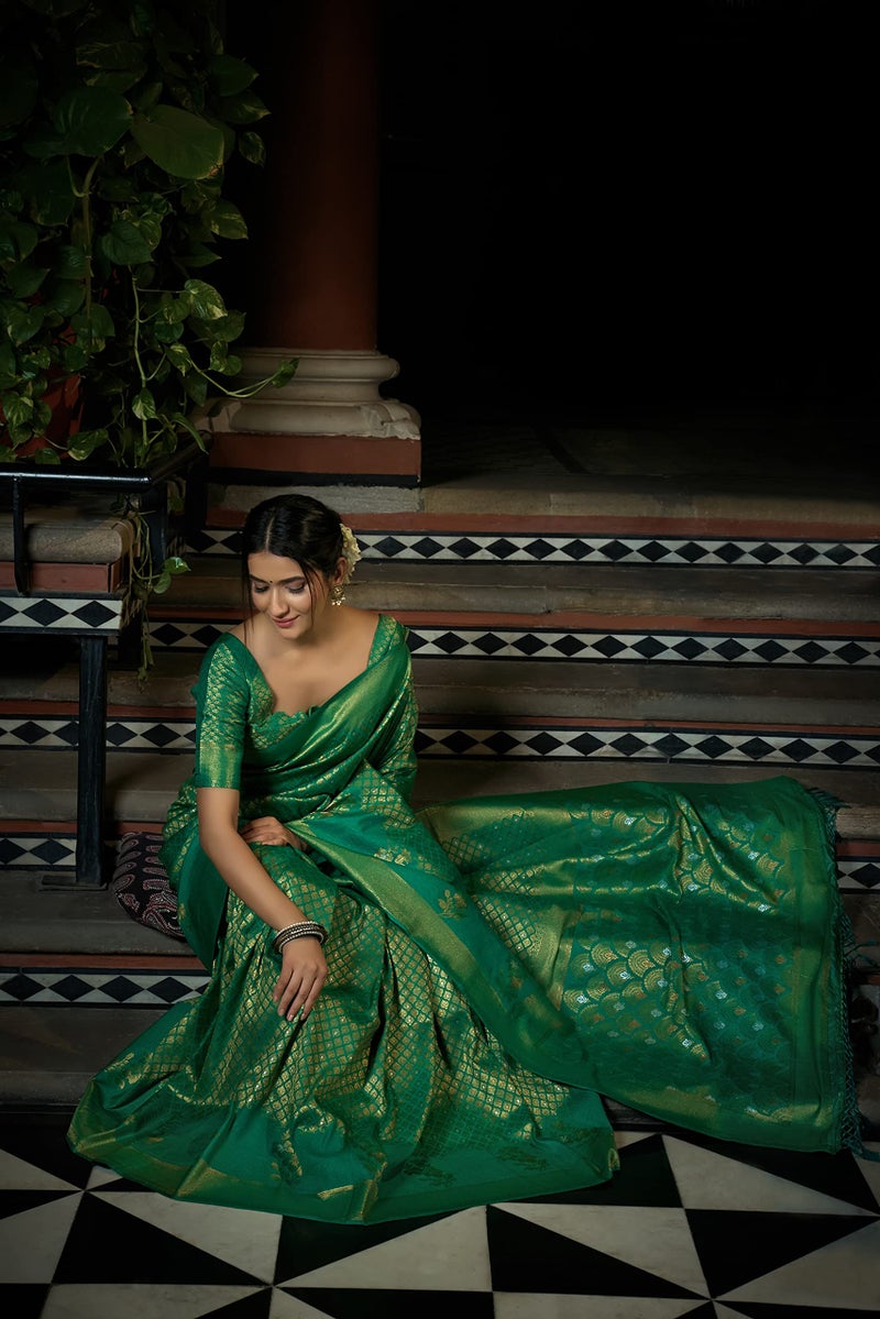 Vardha Women's Kanjivaram Silk Saree With Blouse Piece, Zari Woven Green Sari Anamika Silk, 400 - Image 5