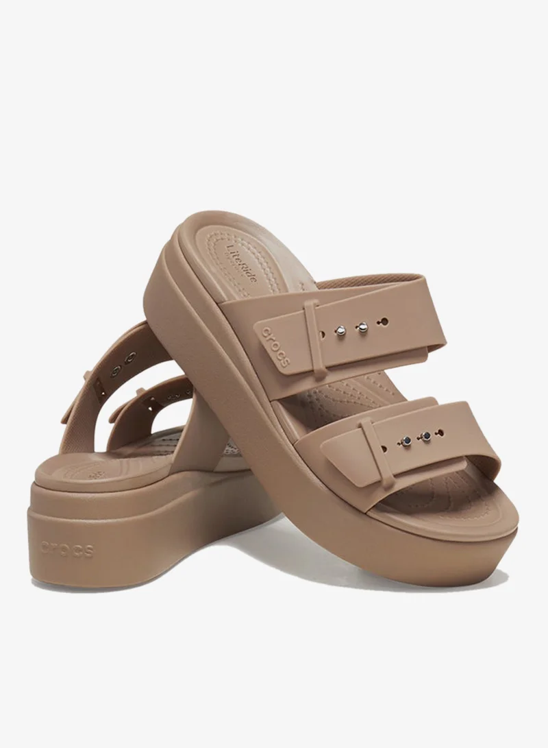 كروكس صندل نسائي ويدج منخفض بروكلين