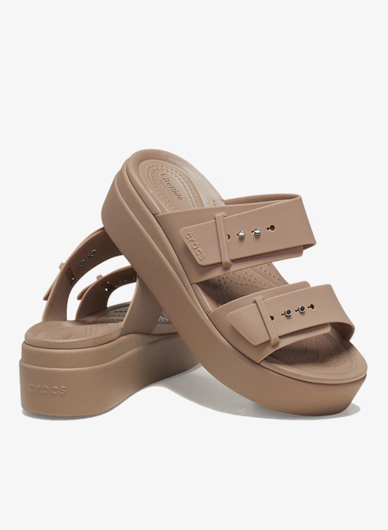 كروكس صندل نسائي ويدج منخفض بروكلين - Image 2