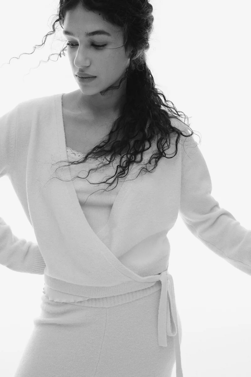 اتش اند ام كارديغان محبوك بتصميم ملفوف