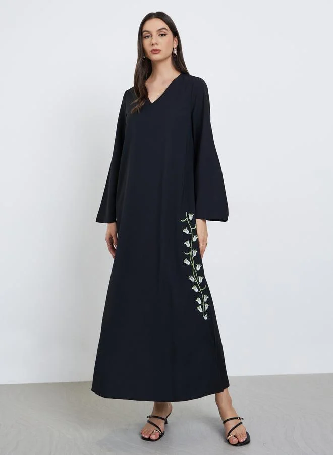 تايك تو Black Floral Embroidery Jalabiya with Slit Hem