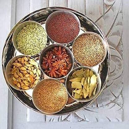 RJ kitchenware Store متجر أدوات المطبخ RJ علبة ماسالا من الفولاذ المقاوم للصدأ بغطاء شفاف مع 7 حاويات وملعقة حجم 11 185 سم قطر 15 لتر سعة متوسطة شكل بطن الفولاذ المقاوم للصدأ للتوابل ماسالا - Image 3
