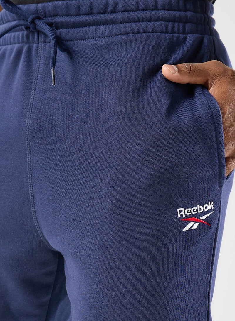 Reebok سروال رياضي بشعار صغير من إيدنتيتي - Image 4