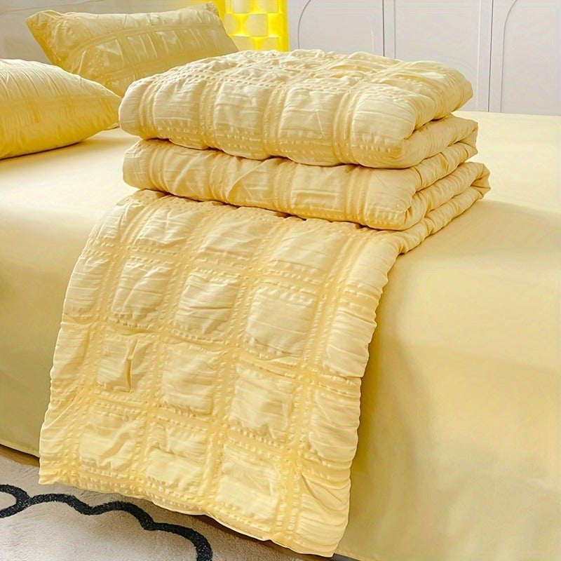 Lightweight Summer Quilt - Breathable Seersucker, Soft & Comfortable Bedding for All Seasons, Perfect for Bedroom Decor - Image 1