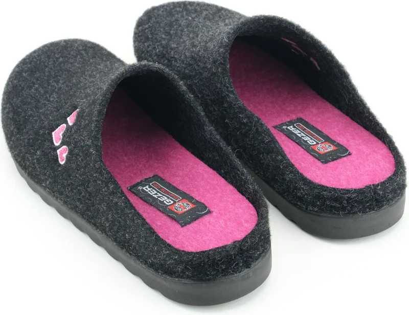 جيزر Women's Winter Embroidered Heart Design Comfortable Sole Home Garden Gondola Slippers