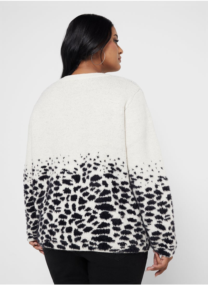 Only Carmakoma - Crew Neck Printed Sweater - Image 1