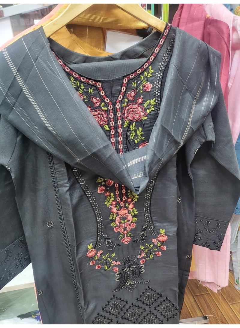 بدلة نسائية جاهزة - Image 2