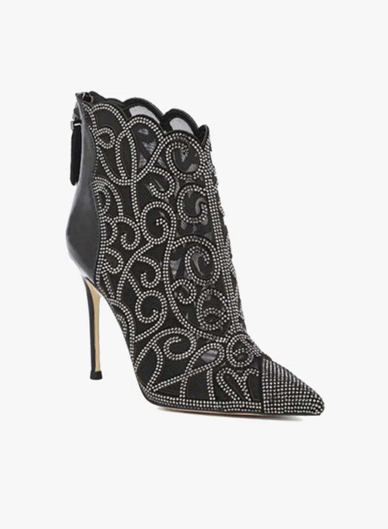 نيكولي هال دور