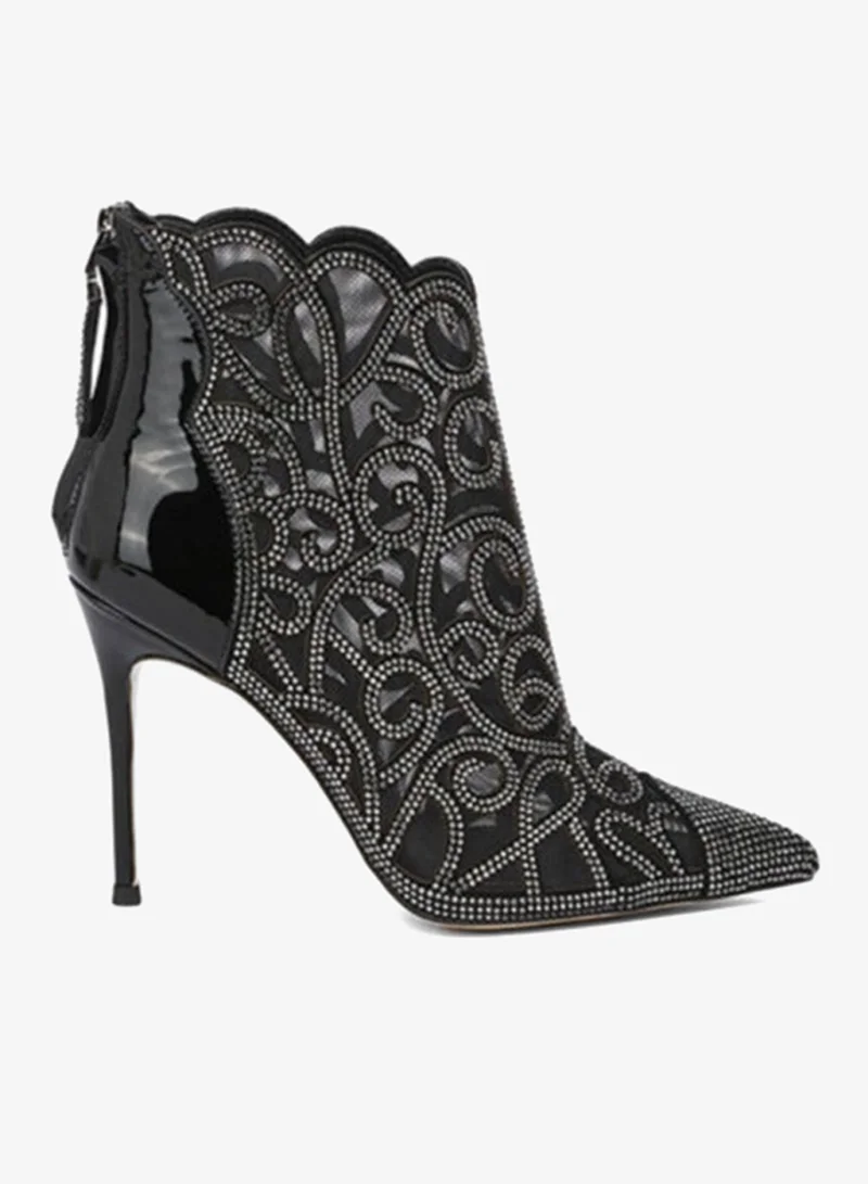 نيكولي هال دور