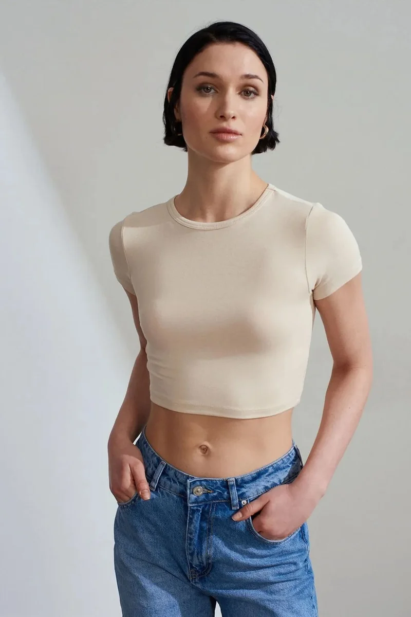 DILVIN Women's Crop Slim-Fit Crew Neck T-Shirt