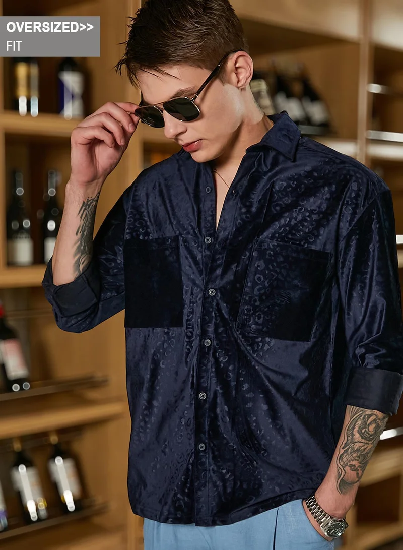 كامبوس سوترا قميص رجالي مخملي أزرق نيلي بطبعة فهد مقاس كبير