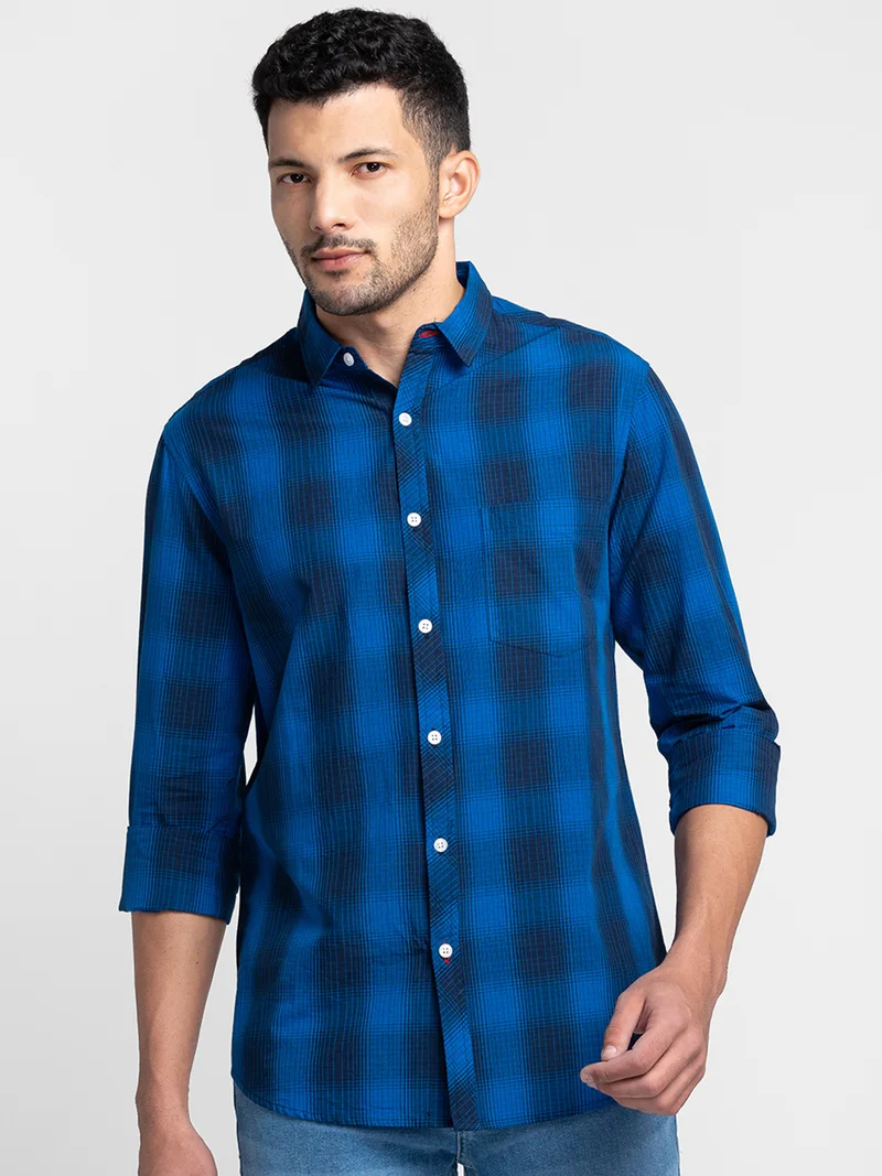 Globus Men Blue Checked Regular Fit Casual Shirt