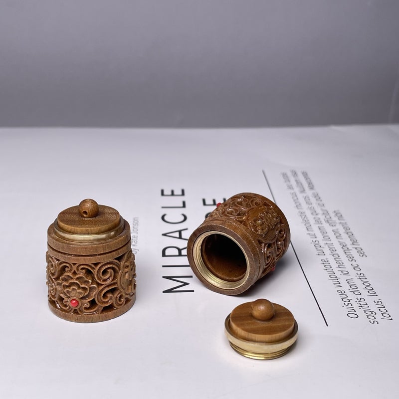 Traditional Wooden Peony Lotus Scented Pendant 2. Green sandalwood is satisfactory 